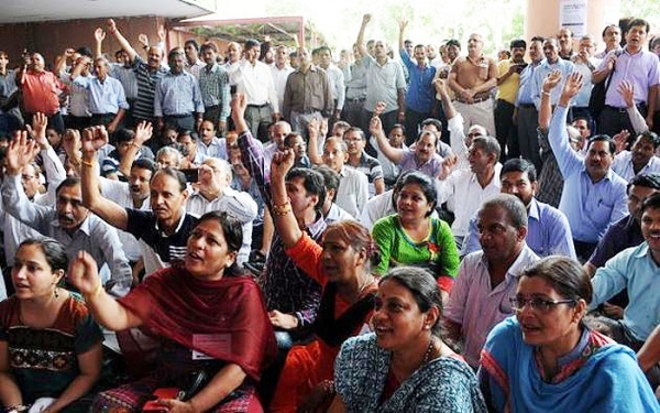 Massive Strike by Central Government Employees